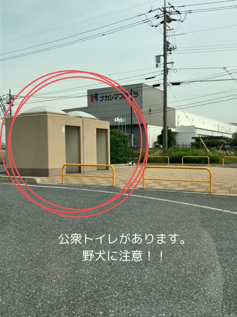 E地区の対岸、「玉島ハーバーアイランド休憩所」にある公衆トイレの写真