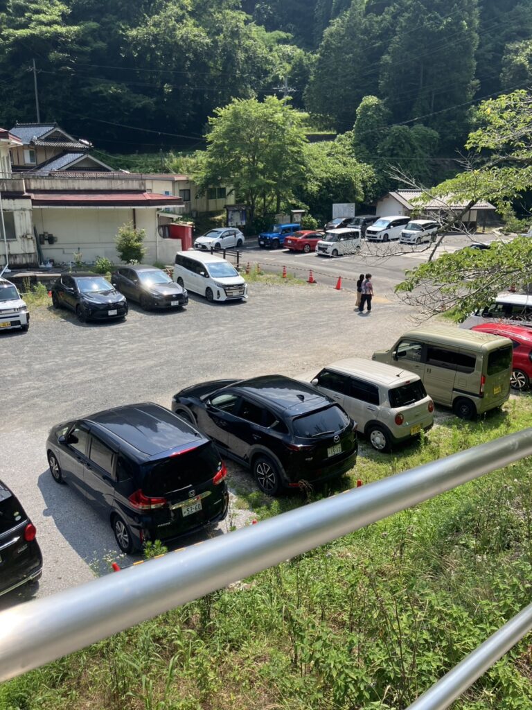 満奇洞の第一駐車場