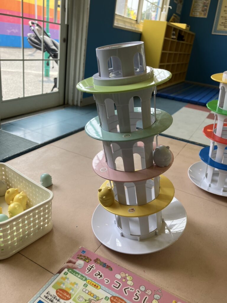 すみっコぐらしの「ぐらぐらゲーム」、ハラハラドキドキで面白かったです♪