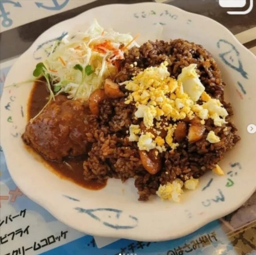 キッチンかいぞくで人気の、えびめし&ハンバーグ