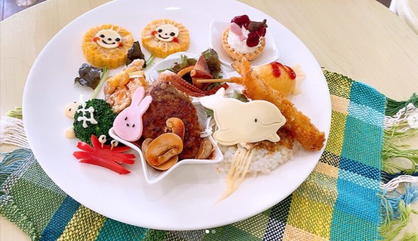 2023年のカフェクローバー、お子様ランチコンテストグランプリの商品。とっても可愛らしいスナメリがいます♪