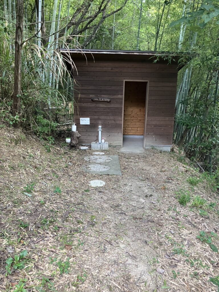 園内にある、レトロなトイレ