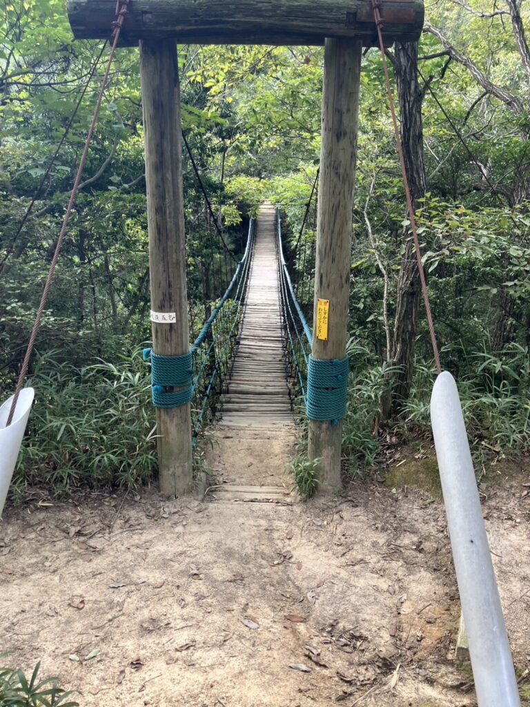 渋川動物公園内にある手作りのつり橋