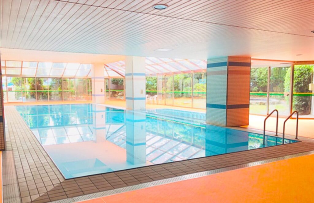 ダイヤモンド瀬戸内マリンホテルの室内温水プールの実際の写真