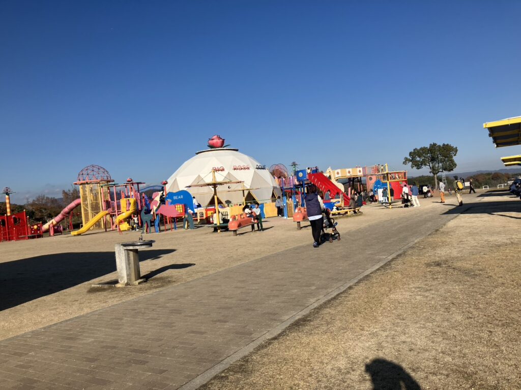 福山市立動物園の隣りにある大きな公園。