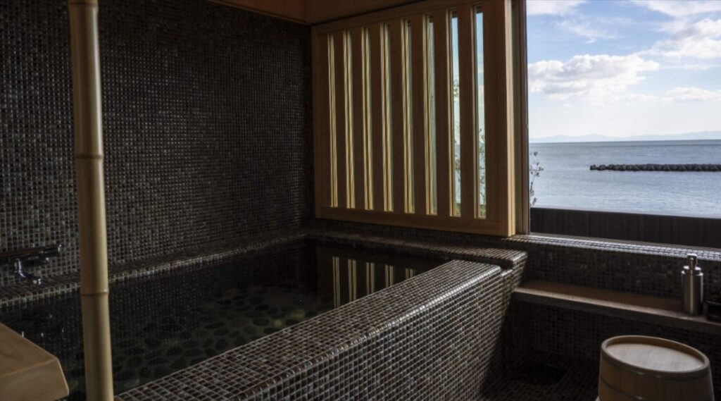 海と一緒になる、絶景の入浴体験ができる海音真里。