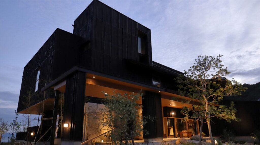 海音真里の外観写真。モダンな建物です。