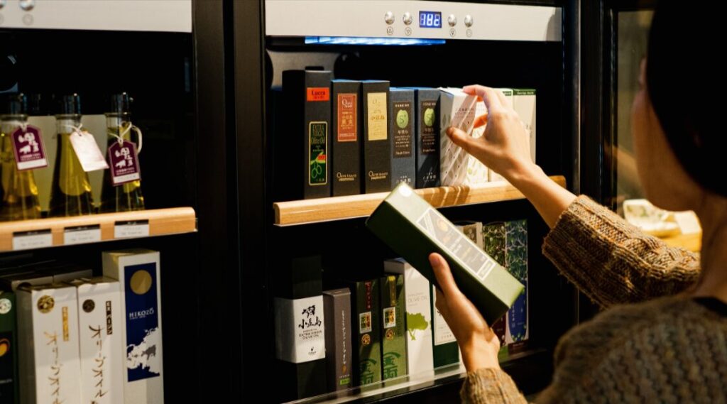 海音真里のオリーブオイルセラー。